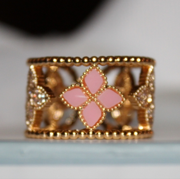 Boutique Jewelry - Petal Aura Adjustable Ring — Gold Blush Petal